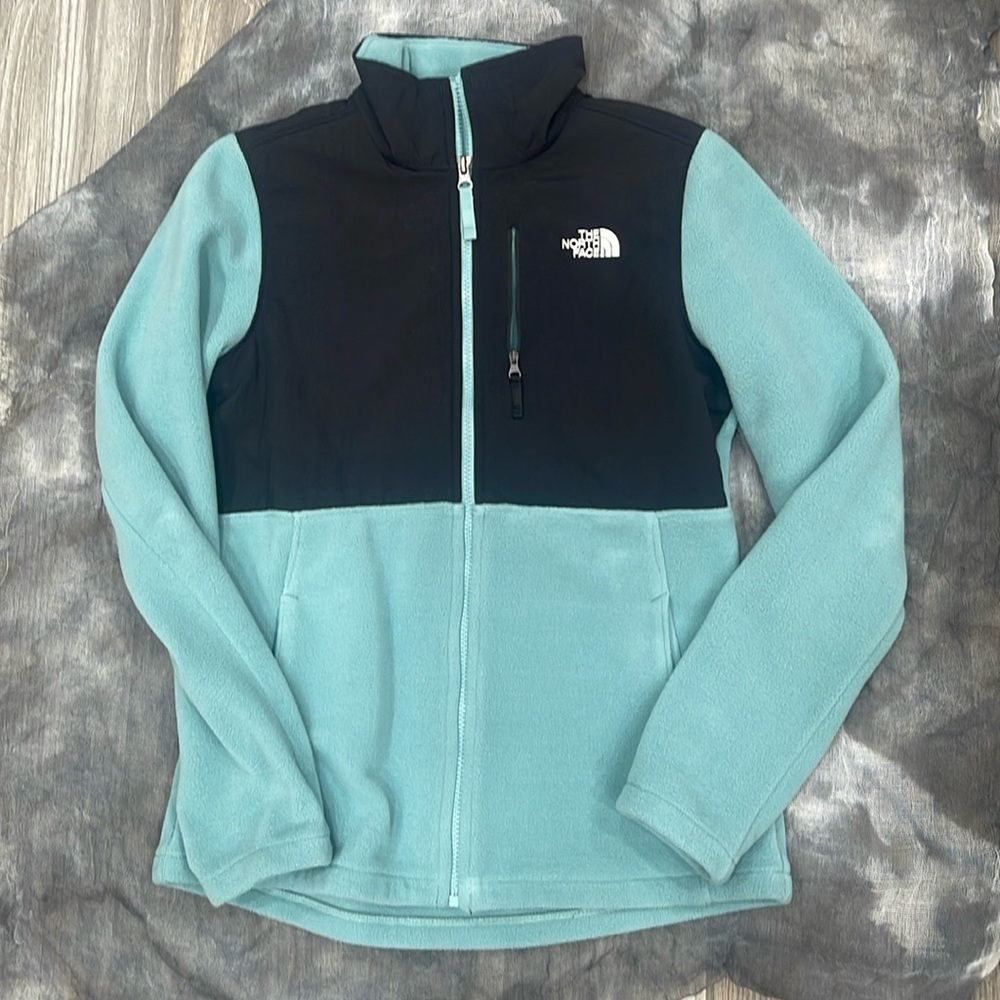 The North Face Crescent Full Zip Trellis Green/TNF black.